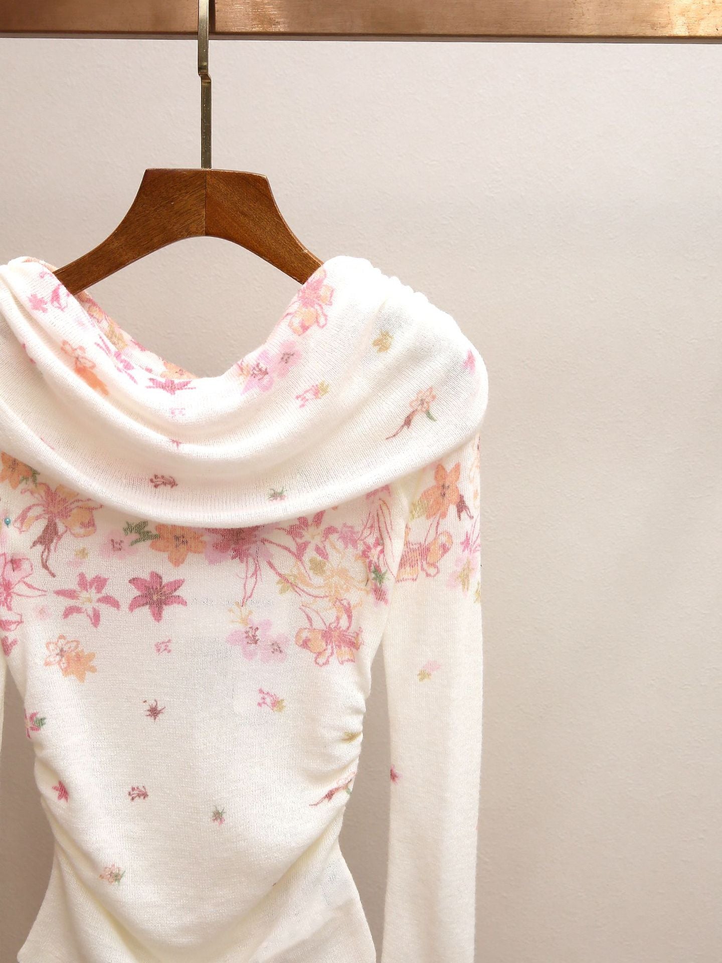 New Spring Elegant Lady Style Floral Ruched Waist Off-Shoulder Knit Top for Women