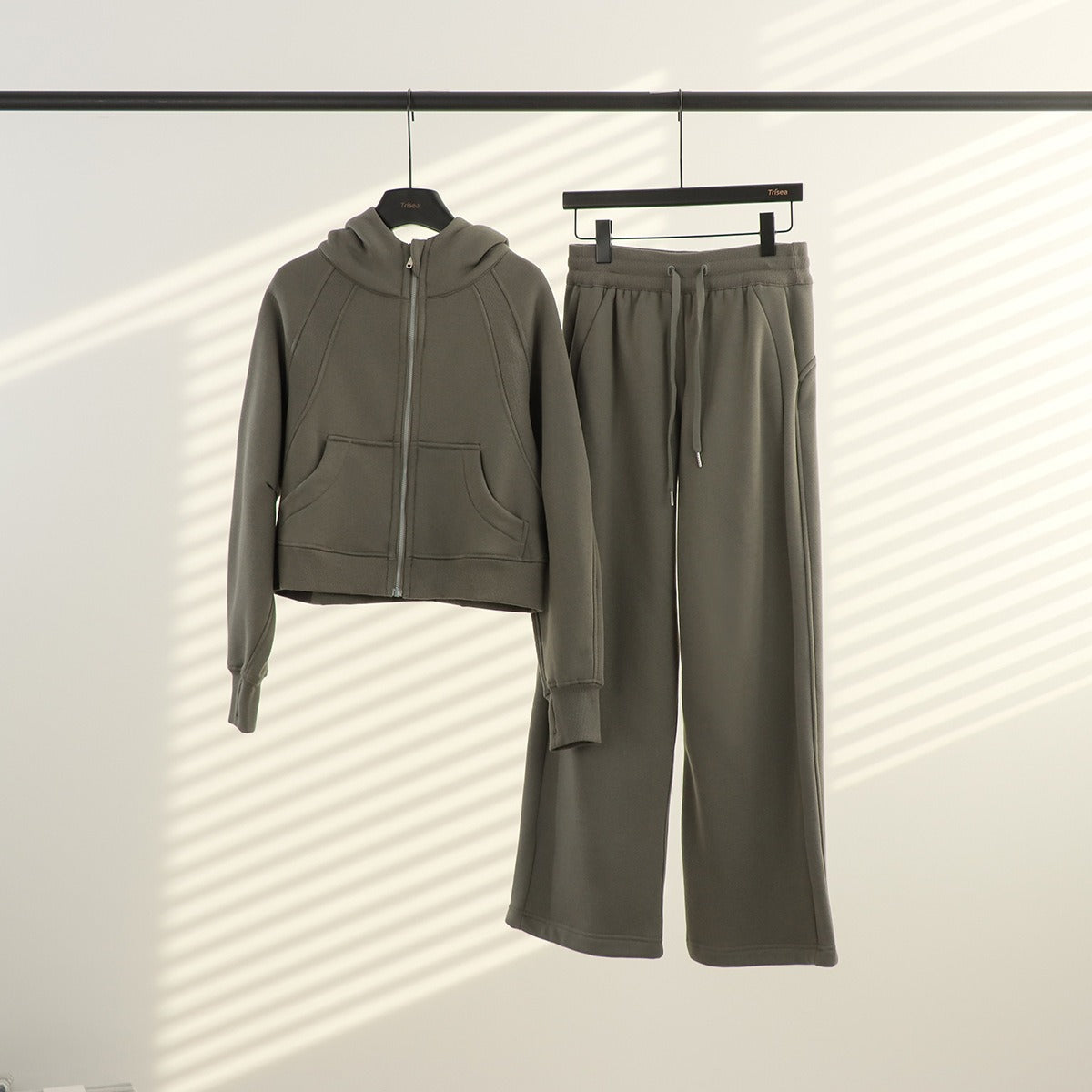 Women's Full-Zip Hooded Tracksuit Set – Oversized Stand Collar Jacket & High-Waist Wide Leg Pants for Yoga, Running & Fitness