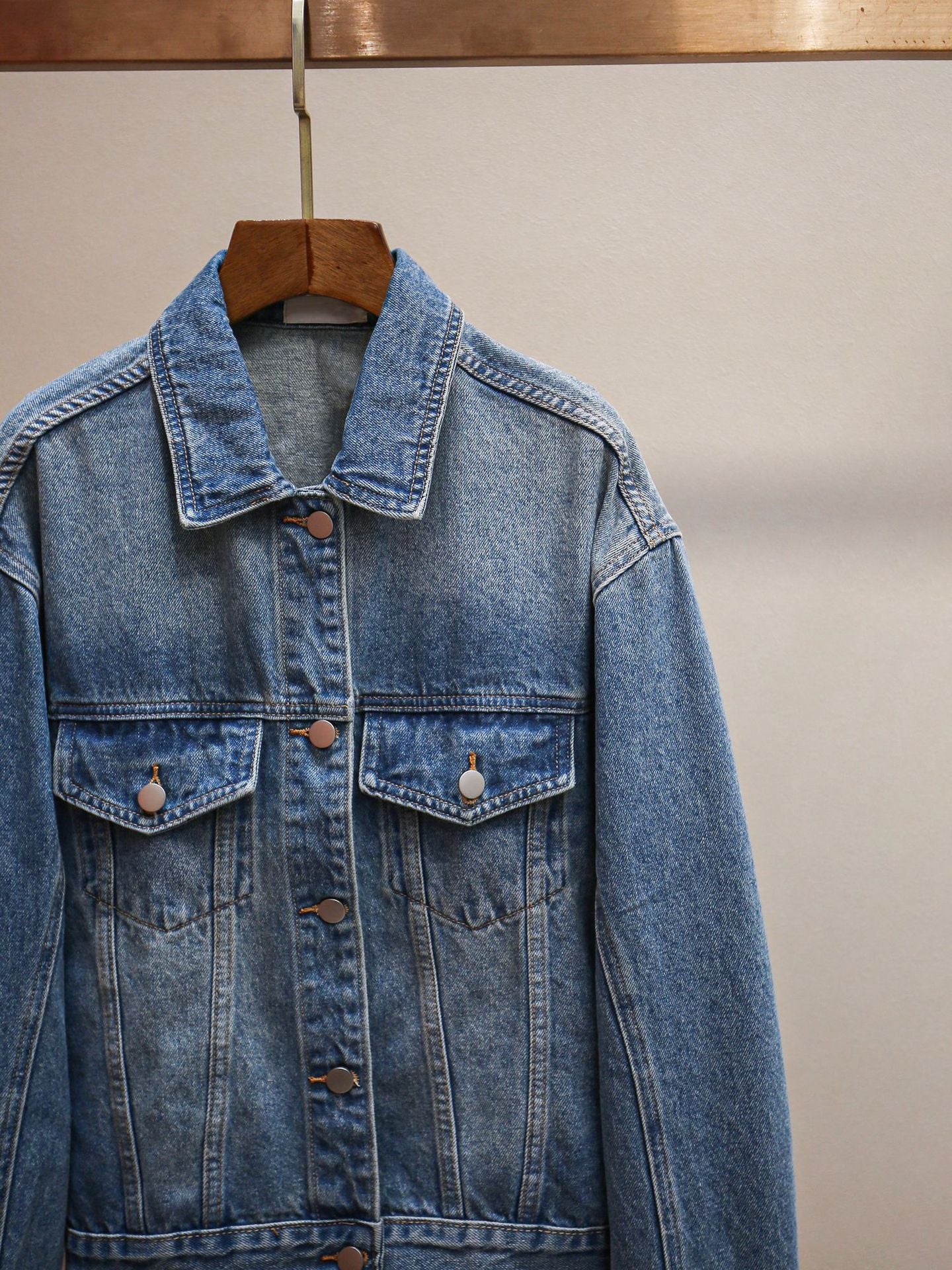 New Spring Fashion Vintage Washed Distressed Short Soft Denim Jacket for Women